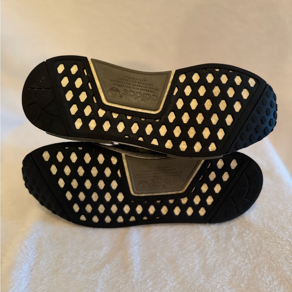 Adidas Nmd R1 Trace Color In Size 8.5 - image 6